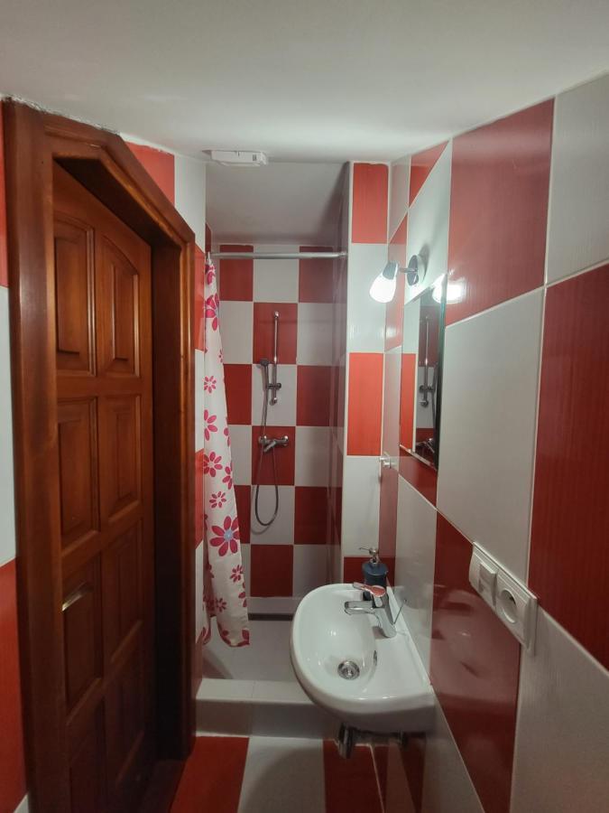 Penzion Jolla Cerveny Klastor Luaran gambar